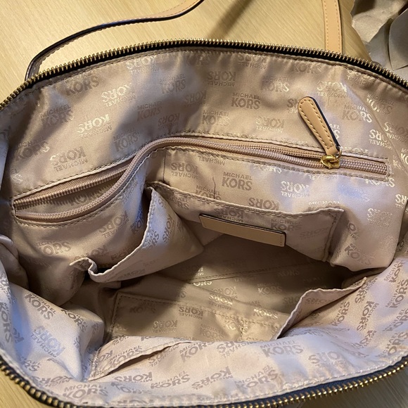 Authentic Michael Kors tote bag - Picture 2 of 4